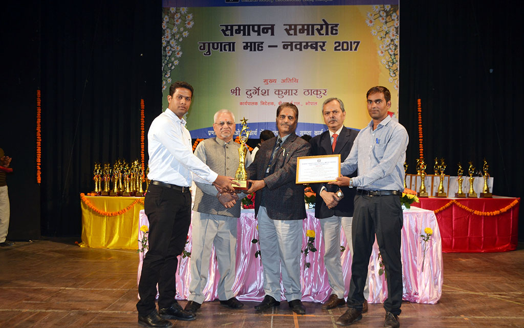 Receiving Award and Certificate from BHEL